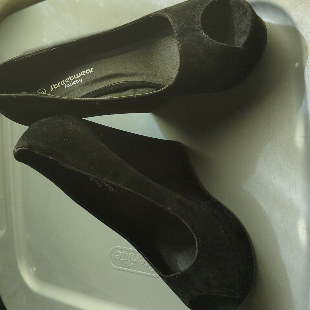 SWS platform wedges size 8 in black velvet